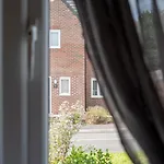 Wykebeck Mount By Our Short Stunning New Build With Plenty Of Free Parking And Fast Wifi