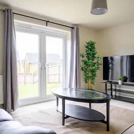 Wykebeck Mount By Our Short Stunning New Build With Plenty Of Free Parking And Fast Wifi Holiday home