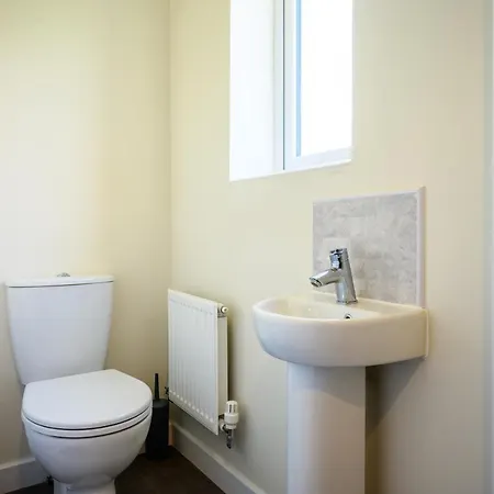 Wykebeck Mount By Our Short Stunning New Build With Plenty Of Free Parking And Fast Wifi Holiday home Leeds (West Yorkshire)
