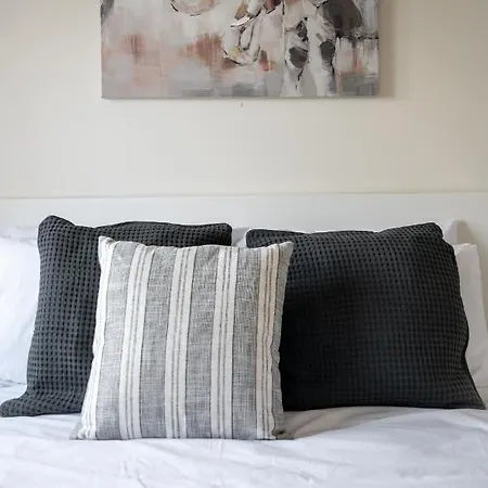 Wykebeck Mount By Our Short Stunning New Build With Plenty Of Free Parking And Fast Wifi