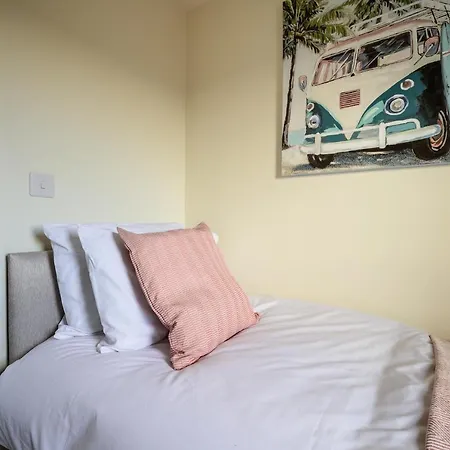 Wykebeck Mount By Our Short Stunning New Build With Plenty Of Free Parking And Fast Wifi