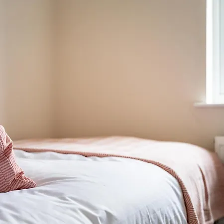 Wykebeck Mount By Our Short Stunning New Build With Plenty Of Free Parking And Fast Wifi Holiday home