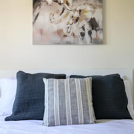 Wykebeck Mount By Our Short Stunning New Build With Plenty Of Free Parking And Fast Wifi Holiday home