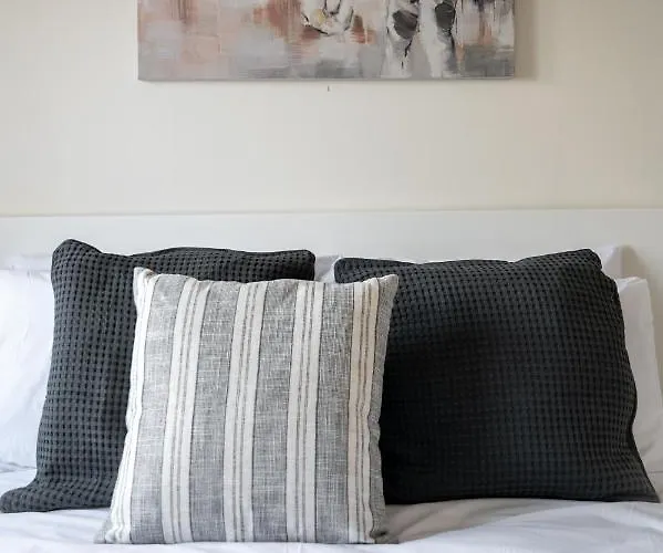 Wykebeck Mount By Our Short Stunning New Build With Plenty Of Free Parking And Fast Wifi