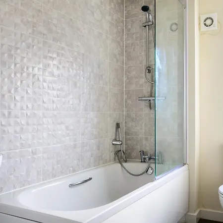 Wykebeck Mount By Our Short Stunning New Build With Plenty Of Free Parking And Fast Wifi Будинок відпочинку