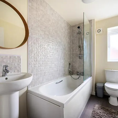 Будинок відпочинку Wykebeck Mount By Our Short Stunning New Build With Plenty Of Free Parking And Fast Wifi