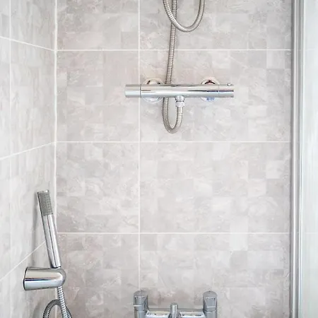 Wykebeck Mount By Our Short Stunning New Build With Plenty Of Free Parking And Fast Wifi Будинок відпочинку *