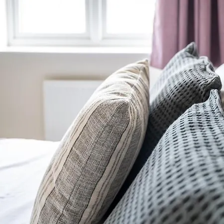 Будинок відпочинку Wykebeck Mount By Our Short Stunning New Build With Plenty Of Free Parking And Fast Wifi