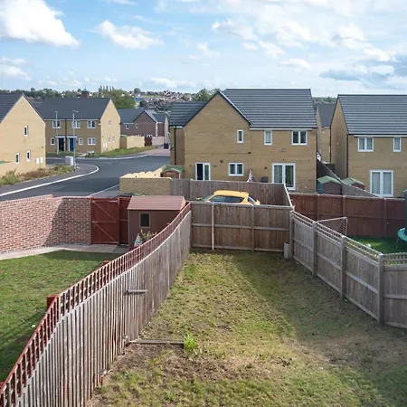 Будинок відпочинку Wykebeck Mount By Our Short Stunning New Build With Plenty Of Free Parking And Fast Wifi